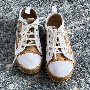 Chanel sneakers in white with a “cork” and nylon look